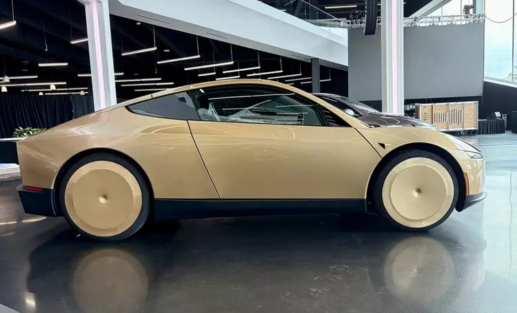 Tesla Cybercab rusza z seryjną produkcją: ...