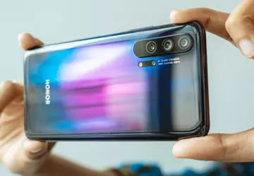 Prezentacja flagowej linii smartfonów Honor V30 ...