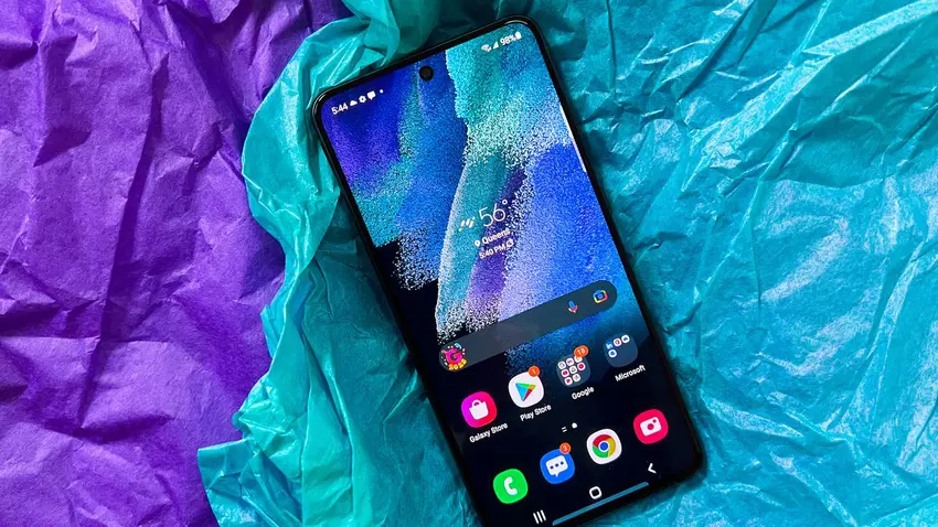 Chiński Samsung Galaxy S21 FE był o 20% tańszy od europejskiego