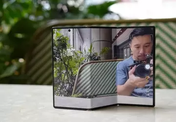 Insider: plotki o smartfonie Trifold od ...