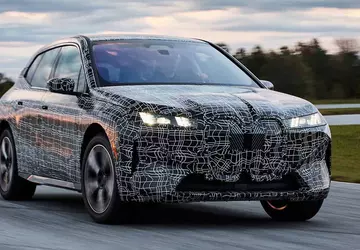 Zaktualizowane BMW iX obiecuje nowy "przód", ...