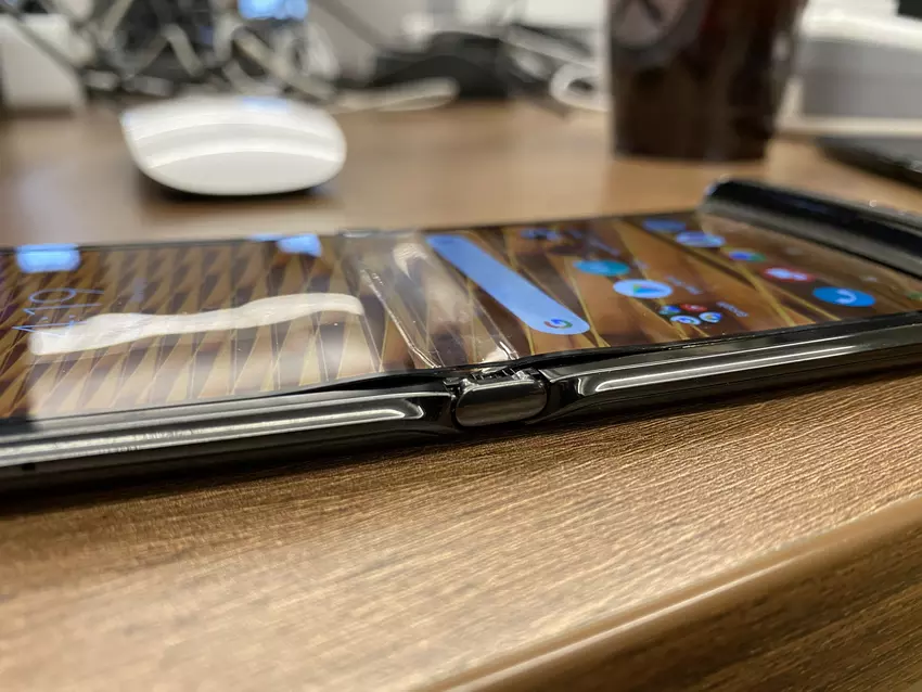 Klapka Samsung Galaxy Z Flip i Motorola RAZR nie przetrwają zimna