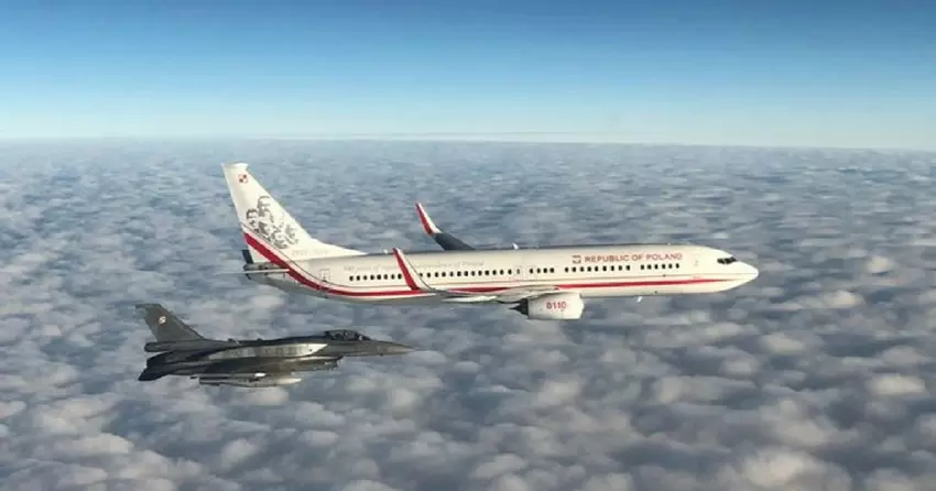 Polscy piłkarze jadą na Mistrzostwa Świata w Piłce Nożnej 2022 w Katarze eskortowani przez myśliwce F-16 Fighting Falcon