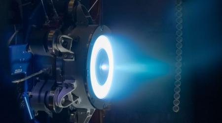 NASA przetestowała najpotężniejszy elektryczny silnik rakietowy w historii, który zostanie zainstalowany w stacji orbitalnej Lunar Gateway