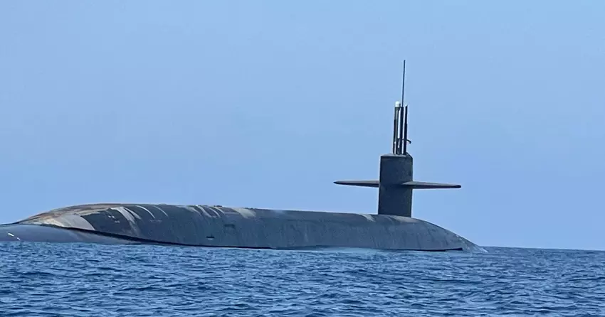 Sygnał dla Iranu i Rosji - USA nieoczekiwanie pokazuje okręt podwodny USS West Virginia zdolny do uderzeń jądrowych z użyciem pocisków balistycznych Trident II (D5) 