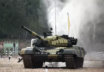 Maroko przekazuje Ukrainie 20 czołgów T-72B, ...