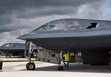 B-2 Spirit z powrotem w powietrzu ...