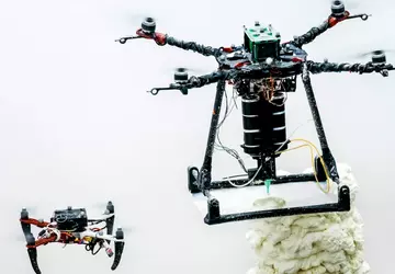 Brytyjscy i szwajcarscy naukowcy zamienili quadcopter ...