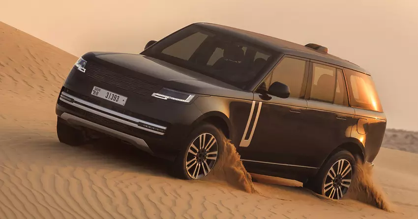 Range Rover Electric: nowe zdjęcia pustynnego SUV-a