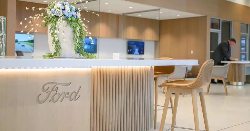 Nowe centra dealerskie Forda stworzone w stylu lobby hotelowego