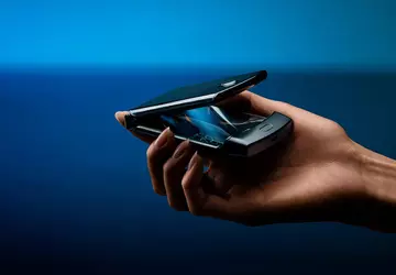 Motorola jest napędzana przez klapkę Razr ...