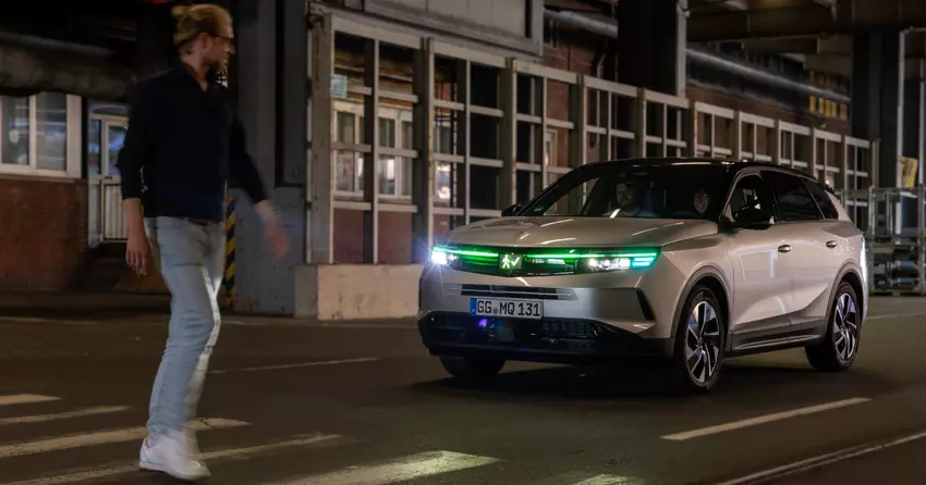 Opel pokazał komunikację świetlną z AI dla autonomicznych samochodów