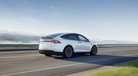 Tesla wycofuje w USA ponad 350 000 samochodów Model S, Model Y i Model X z powodu problemów z reflektorami i poduszkami powietrznymi