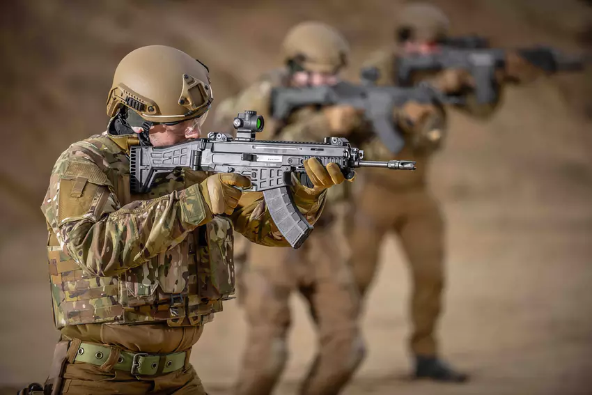 Ukraińscy obrońcy otrzymali czeskie karabiny CZ BREN 2