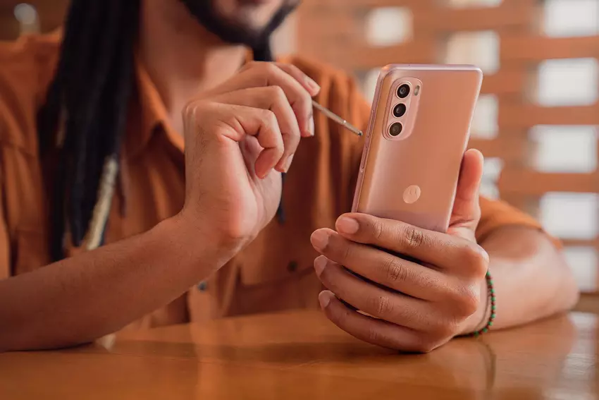 Moto G Stylus 2022: smartfon klasy średniej z rysikiem, chipem MediaTek Helio G88, aparatem 50 MP i systemem Android 11 za 300 USD