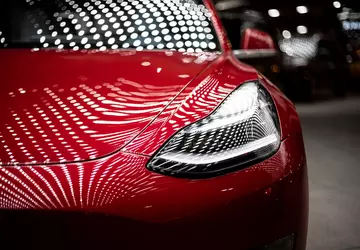 Berlińska fabryka Tesli planuje wypuścić pierwsze ...