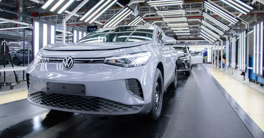VW Group zwiększyła dostawy samochodów elektrycznych o jedną trzecią w trzecim kwartale, ale Chiny "kuleją"