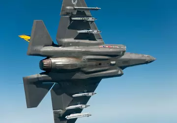 F-35C Lightning II z powodzeniem testuje ...