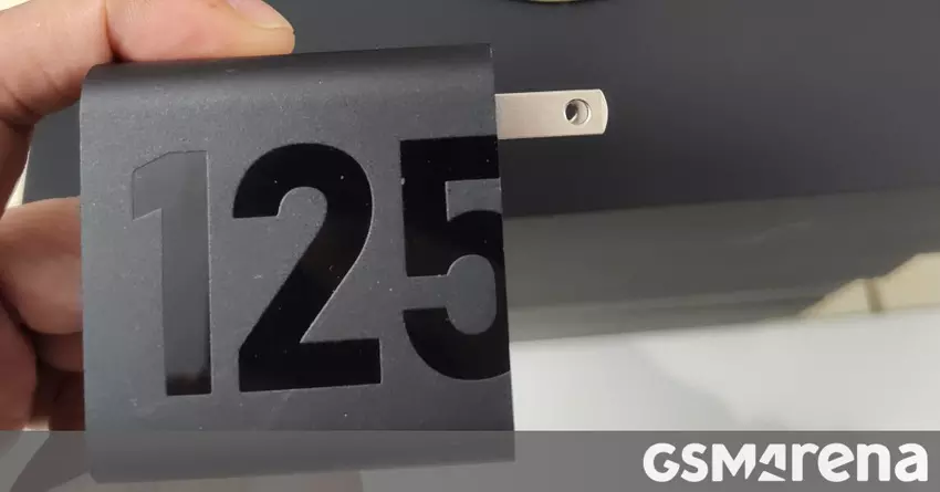 Motorola droczy się z ładowarką 125 W