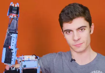 Uczeń z Andory wykonał protezę z ...