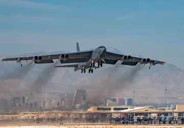 USA wysyłają do Polski bombowiec nuklearny ...