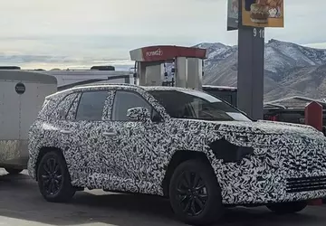 Pojawiło się pierwsze zdjęcie Toyoty RAV4 ...