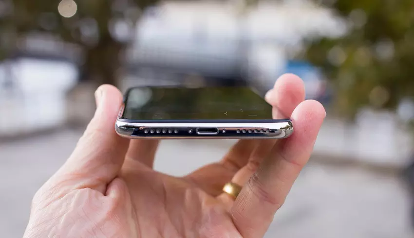 iPhone X z USB-C sprzedany na eBayu za 86 001 dolarów