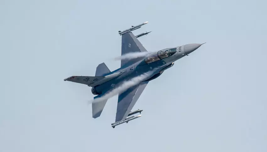 Bloomberg: Ukraina otrzymała pierwszą partię myśliwców F-16 Fighting Falcon