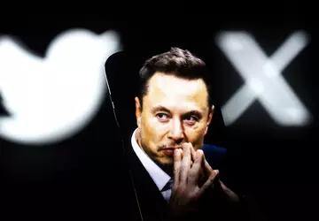 Elon Musk odebrał fotografowi z San ...