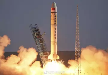 Chiny wystrzeliły pierwszą na świecie rakietę ...