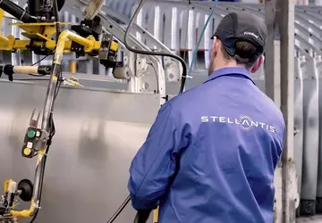 Stellantis wprowadza globalną ofensywę: 2000 nowych ...