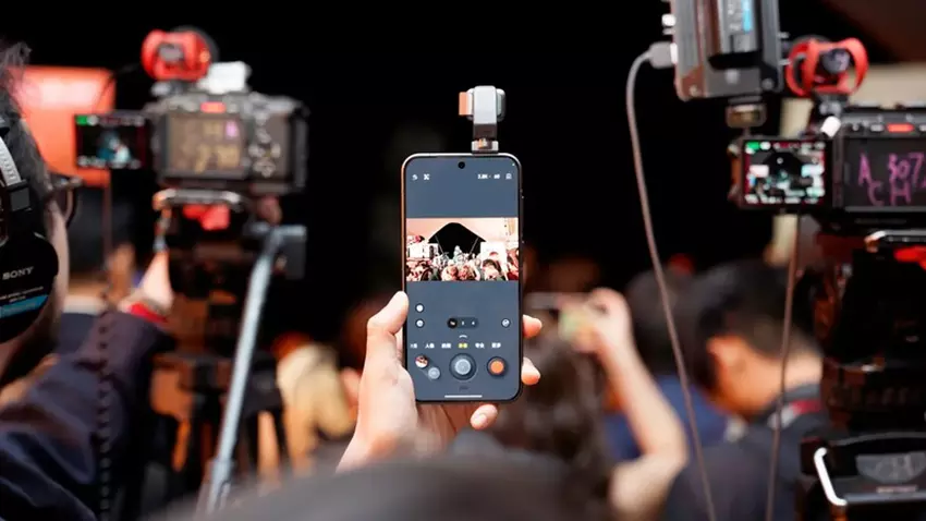 HONOR Robot Phone na festiwalu w Cannes