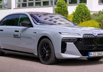 BMW rozważa montaż silników spalinowych w ...