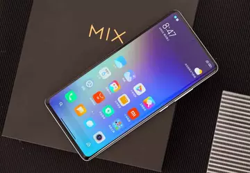 Układ Surge C2, aparat 50 MP ...