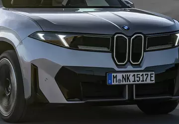 BMW zacznie instalować zaktualizowane logo na ...