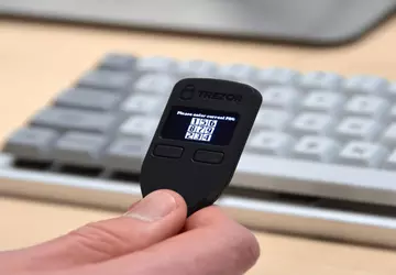 Haker włamał się do bezpiecznego portfela ...