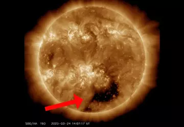 NASA odkryła na Słońcu masywną dziurę ...