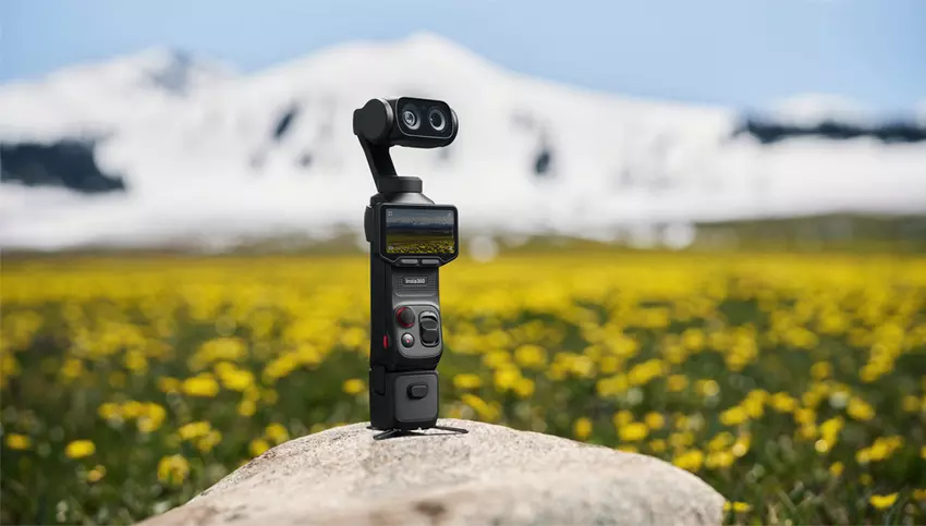Widok na wyświetlacz i zarządzanie kamerą Insta360 Luna Ultra