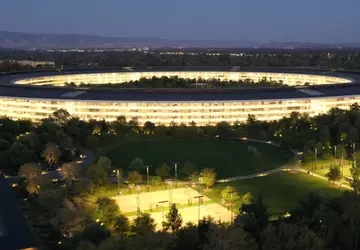 Apple opóźnia zaostrzenie wymagań dotyczących pracy ...