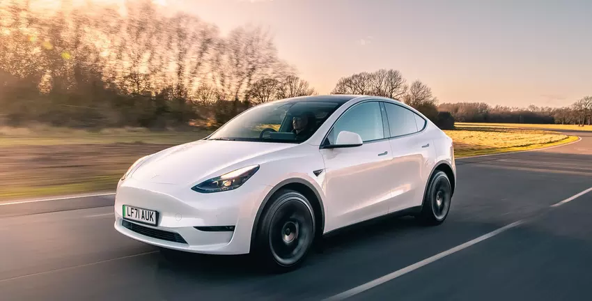 Tesla Model Y stał się pierwszym samochodem elektrycznym w historii, który znalazł się na szczycie listy najlepiej sprzedających się samochodów w Europie pod koniec półrocza.