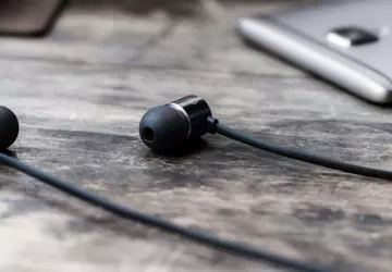 OnePlus może wprowadzić bezprzewodowe słuchawki Bullets ...