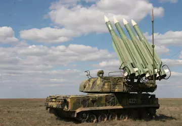 Ukraińskie wojsko przy pomocy artylerii i ...