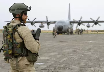 Pociski AIM-120 AMRAAM dla NASAMS, pojazdy ...