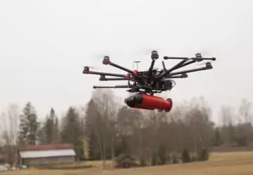 Sztuczna inteligencja pomaga dronom niszczyć zakamuflowany ...