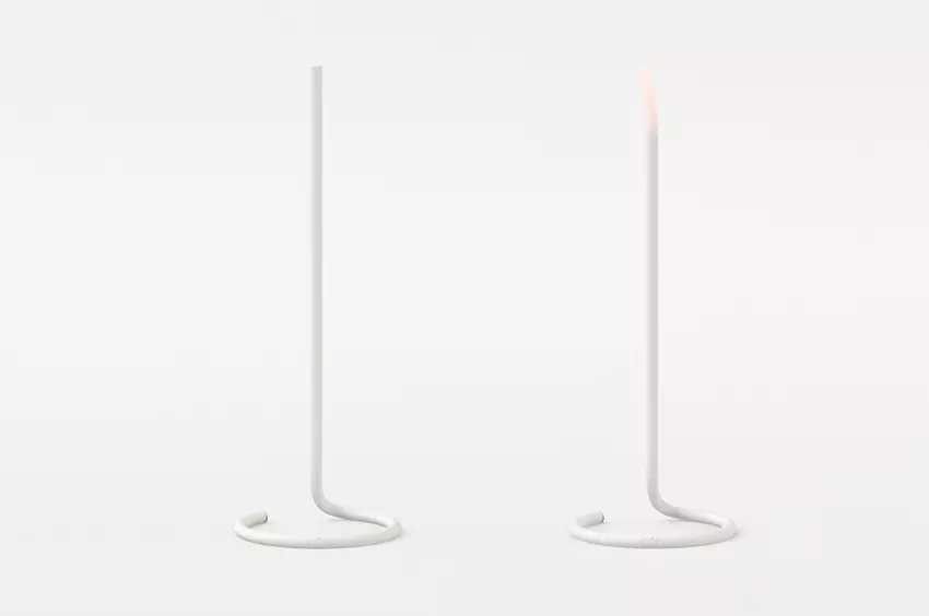 Lampa kadzidełkowa zwija się i wygina jak prawdziwe kadzidło