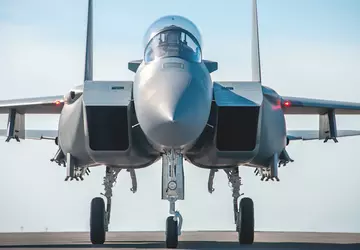 Zmodernizowane myśliwce F-15EX Eagle II otrzymują ...