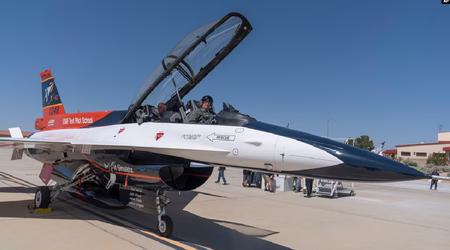 Sztuczna inteligencja za sterami myśliwca: Siły Powietrzne Stanów Zjednoczonych poinformowały o udanym teście bezzałogowego samolotu X-62A VISTA opartego na F-16.