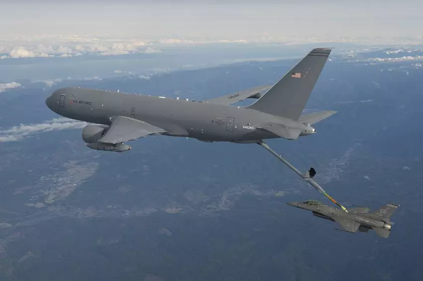 Lotnicza cysterna Boeing KC-46 Pegasus może już zatankować w locie każdy samolot z wyjątkiem legendarnego A-10 Thunderbolt II