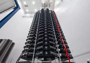 SpaceX odsłania kompaktowe satelity Starlink V2 ...