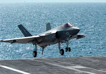 Odrzutowiec F-35C rozbił się na pokładzie ...